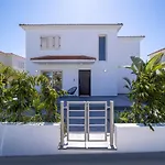 No.7 Athena Villa, Pernera Βίλα
