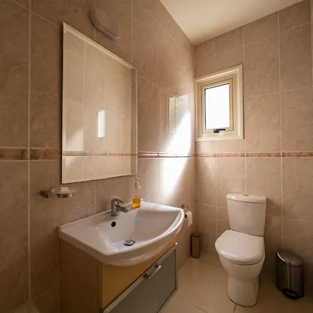 No.7 Athena Villa, Pernera