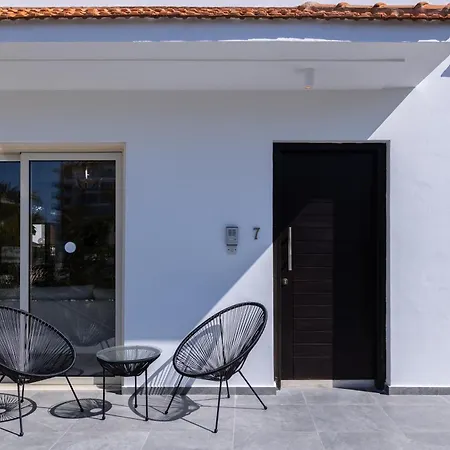 No.7 Athena Villa, Pernera וילה פאראלימני