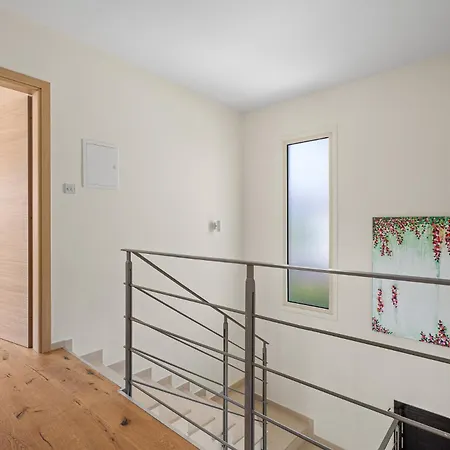 No.7 Athena Villa, Pernera וילה *
