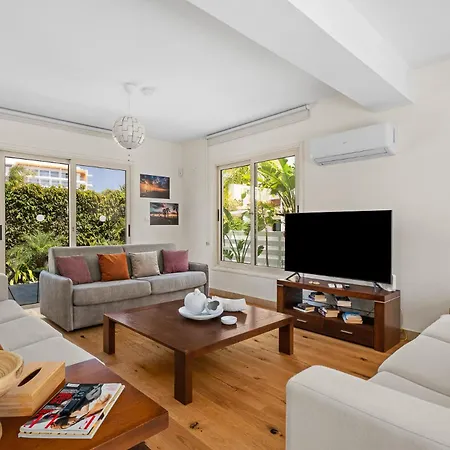 וילה No.7 Athena Villa, Pernera