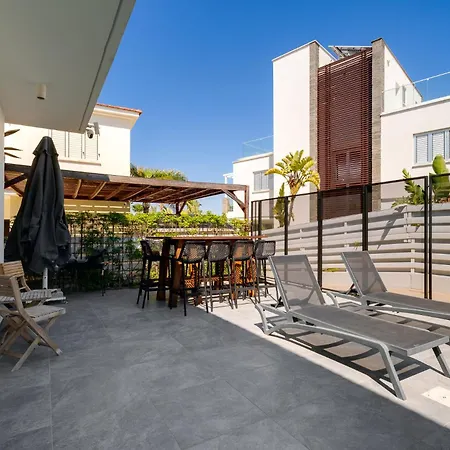 וילה No.7 Athena Villa, Pernera *