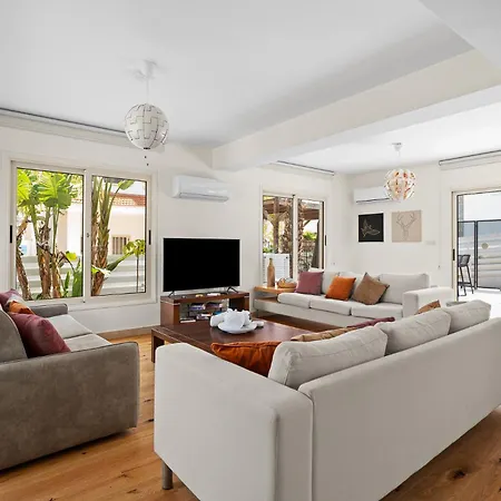 No.7 Athena Villa, Pernera