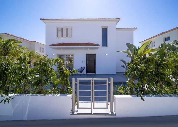 No.7 Athena Villa, Pernera Vila