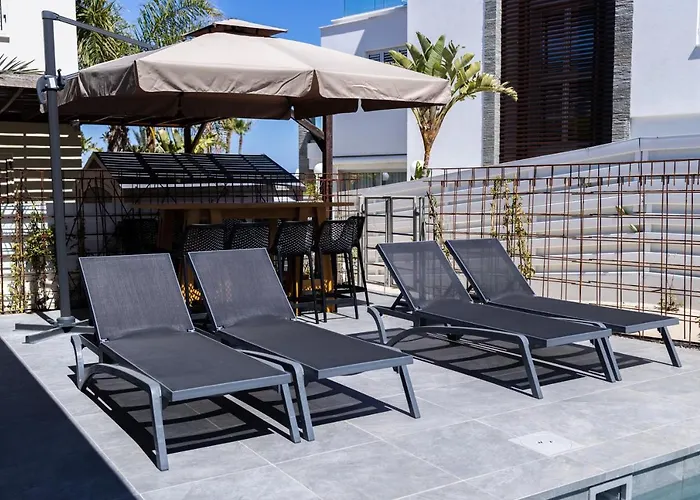 No.7 Athena Villa, Pernera Vilă