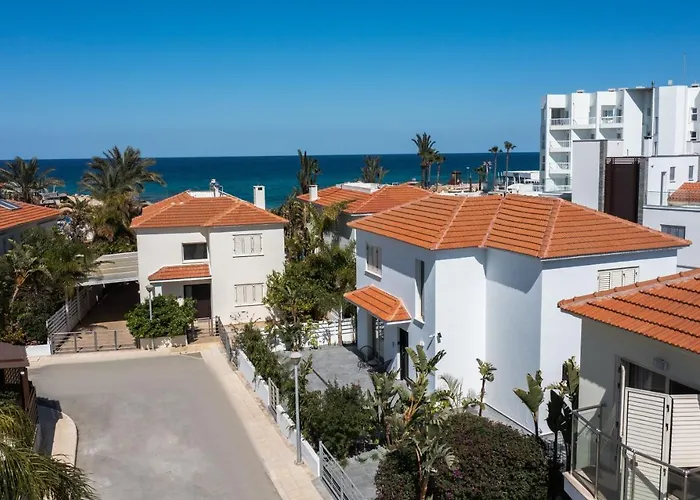 Vila No.7 Athena Villa, Pernera